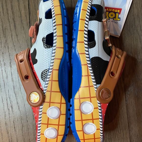 NWT Crocs Pixar Toy Story Woody size Junior 5 kids clogs - Picture 3 of 12